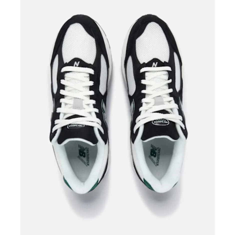 Adults 2002R Trainers-New Balance Clearance