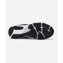 Adults 2002R Trainers-New Balance Clearance