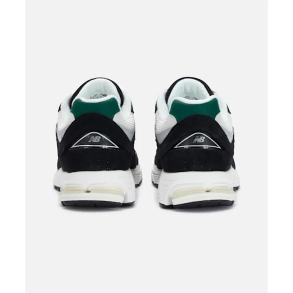 Adults 2002R Trainers-New Balance Clearance