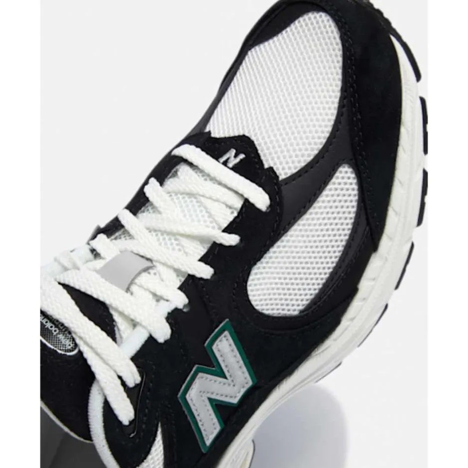 Adults 2002R Trainers-New Balance Clearance