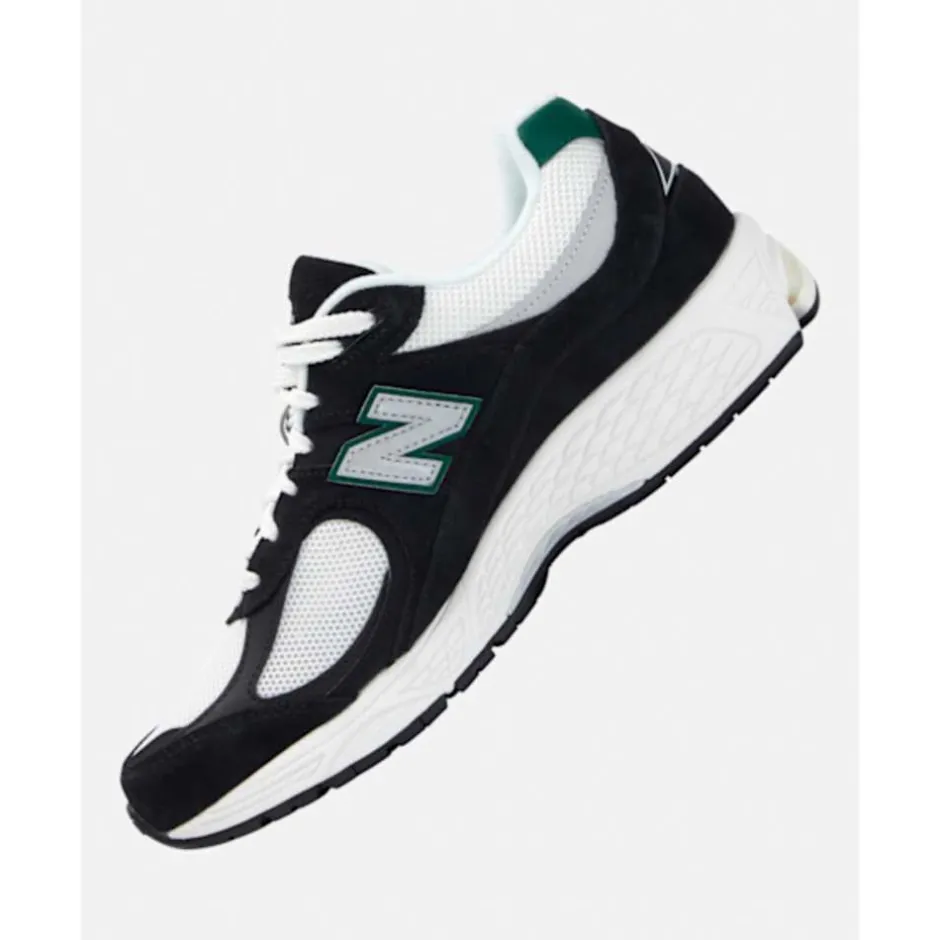 Adults 2002R Trainers-New Balance Clearance